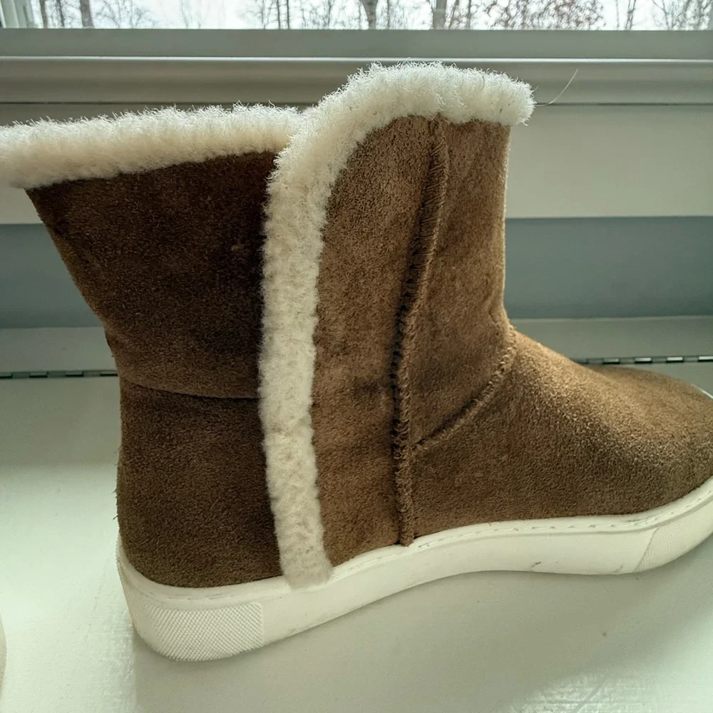 UGGs RARE Sherpa lined booties -  EUC!!!! size 9